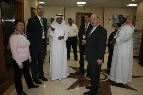 Dr. Al-Harthi und ausl. Gäste / Zum Vergrößern auf das Bild klicken