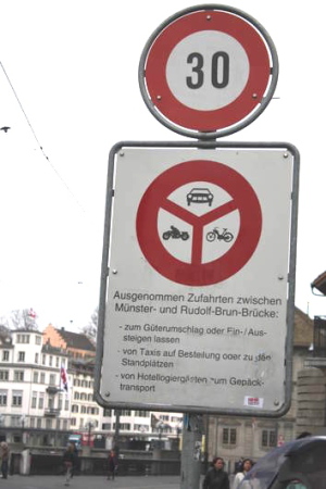 Fahrverbot am Limmatquai in Zürich / Zum Vergrößern auf das Bild klicken