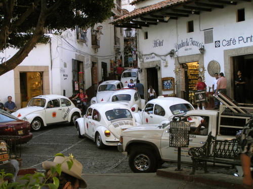 Taxi-Stau in Taxco / Zum Vergrößern auf das Bild klicken